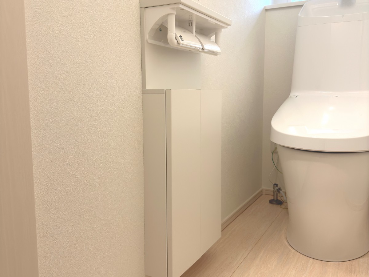 【内部仕様】1Fトイレ埋込収納